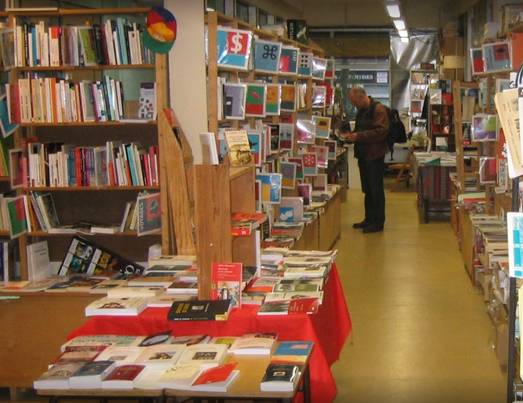 L’intérieur de la librairie